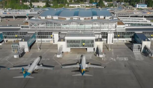 Краще сядьте: вже 2024 року можуть запустити аеропорти - Данілов