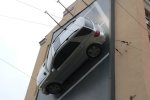 Эстонцы создают городской электрокар, который паркуется на стене