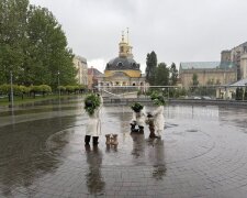 Скульптуры Кия, Щека, Хорива и Лыбеди в трипольском наряде на Почтовой площади в Киеве