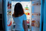 Названы продукты, которые категорически нельзя есть на ночь. Фото: FitCurves