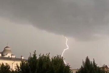 Молния. Фото: скриншот YouTube-видео