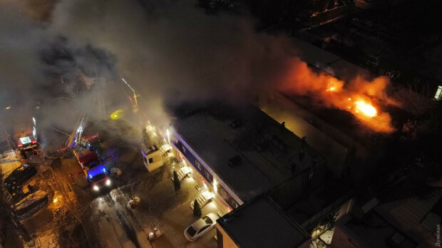 Пожар в Одессе. Фото: Думская.