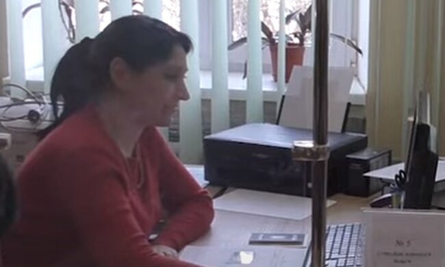 Работа за компьютером. Фото: скриншот YouTube-видео