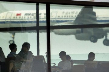 Пассажиры в китайском аэропорту