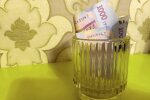 Украинцам будут ежемесячно выплачивать деньги. Фото: СТЕНА