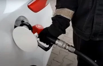 Автозаправка. Фото: скриншот YouTube