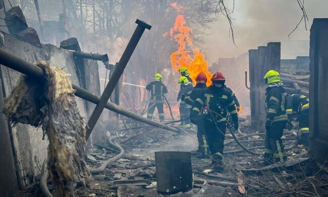 Ракетний удар по Одесі. Фото: ДСНС