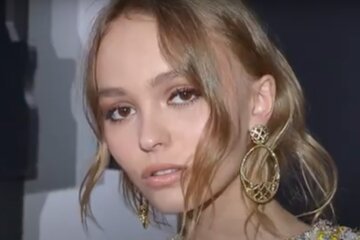 Лили-Роуз Депп. Фото: скриншот YouTube