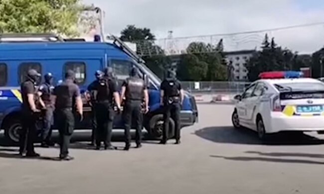 Полиция в Луцке. Фото: скрин youtube