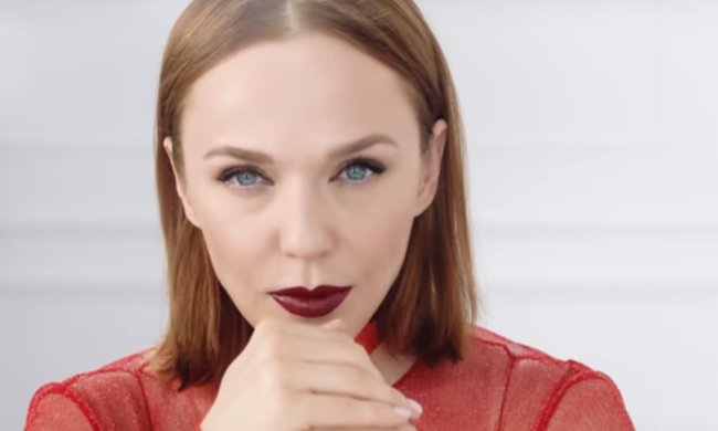 Альбина Джанабаева, фото: скриншот YouTube