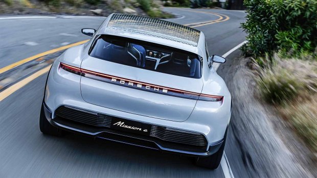 В сети показали первый электромобиль Porsche