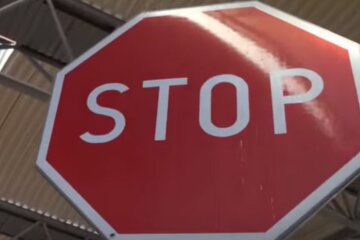 Дорожный знак. Фото: скрин видео