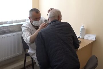 Медосмотр. Фото: скриншот YouTube-видео