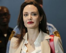 Ролик где Анджелина Джоли позирует голой в рекламе известного бренда уже набрал миллион просмотров. Ох, красотка!