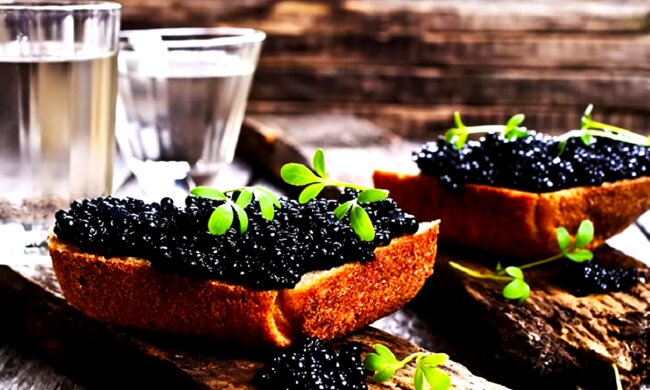 Хлеб, икра, водка. Фото: YouTube