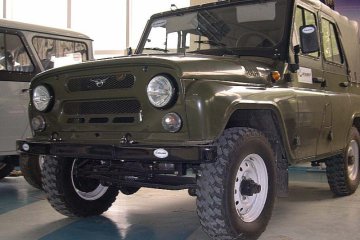 УАЗ на стоянке