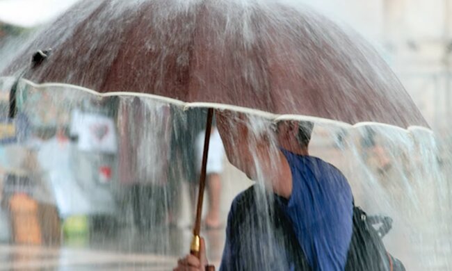 Дождь.  Фото: скриншот YouTube-видео