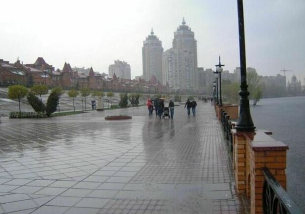 Киевлян ожидают мокрые выходные, будет не до прогулок: прогноз погоды на 31 октября и 1 ноября