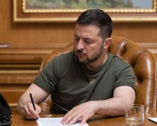 Президент Зеленский подписывает указ о государственных наградах