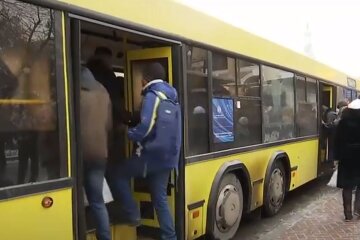 Коммунальный транспорт в Киеве. Фото: скриншот YouTube-видео