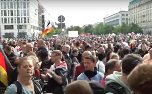 Протесты против коронавирусного карантина в Берлине. Фото: скриншот видео