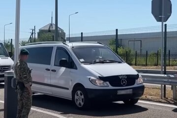 Перевірка на кордоні. Фото: скріншот YouTube-відео