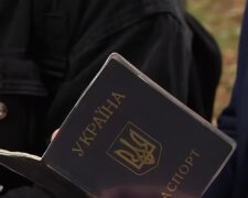 Паспорт. Фото: скриншот Youtube-видео
