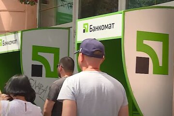Банкомат ПриватБанку. Фото: скріншот YouTube-відео