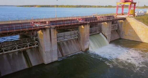 Пекельні руйнування: орки вдарили по водосховищу, знищили дамбу та важливий міст