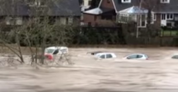 Европу накрыл ураган Деннис, фото: Скриншот YouTube