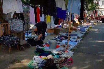 Палатки как на "Привозе": в центре Одессе образовался стихийный рынок
