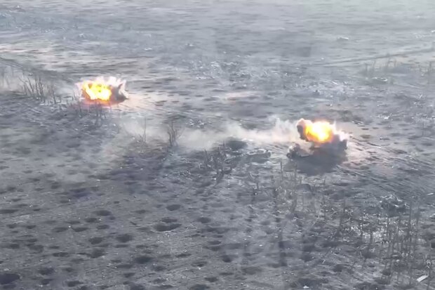 Незабутнє відео: синхронне самознищення двох орківських БТР на Авдіївському напрямку