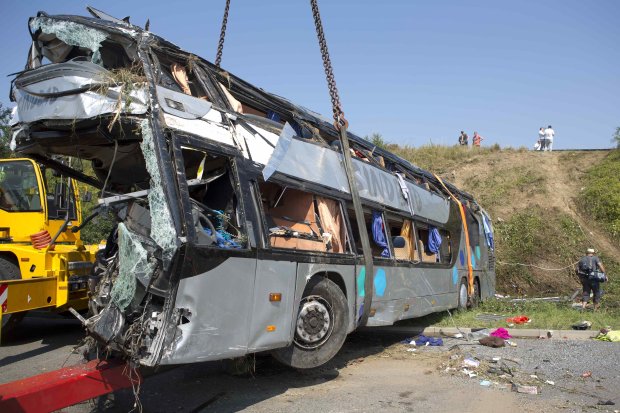 В ста километрах от столицы грузовик наскочил на автобус: 16 человек погибло