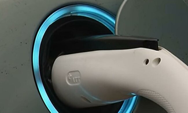 В Молдове сделали электрокар из Dacia Logan II. Фото: скриншот Youtube