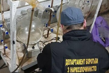 Виготовляли 60 кг «дурі» на місяць: під Черніговом накрили нарколабораторію
