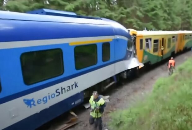 В Чехии снова столкнулись поезда. Фото: YouTube, скрин