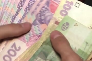 Деньги. Фото: скриншот YouTube-видео