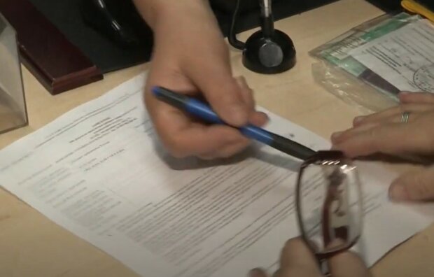 Пенсии в Украине, стоит ли покупать стаж. Фото: скриншот Youtube