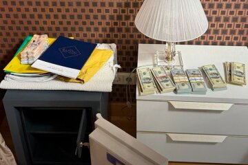 НАБУ показало приховану зйомку нардепа Скорохід та фото з обшуку