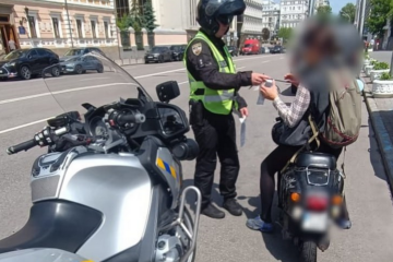 Владельцев мопедов предупредили о регистрации и правах