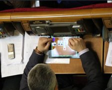 Для Верховной Рады приобрели "золотые" планшеты, фото: uareview