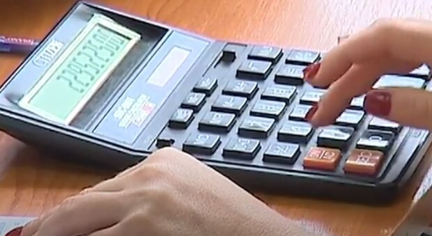 Калькулятор. Фото: скриншот YouTube-видео
