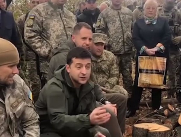 Президент Зеленский общается с ветеранами. Фото: скрин youtube
