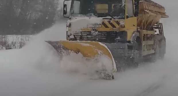 Київ уночі накрила снігова стихія: кадри наслідків