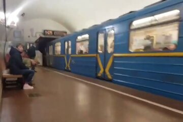 Киев, метро. Фото: скриншот Youtube