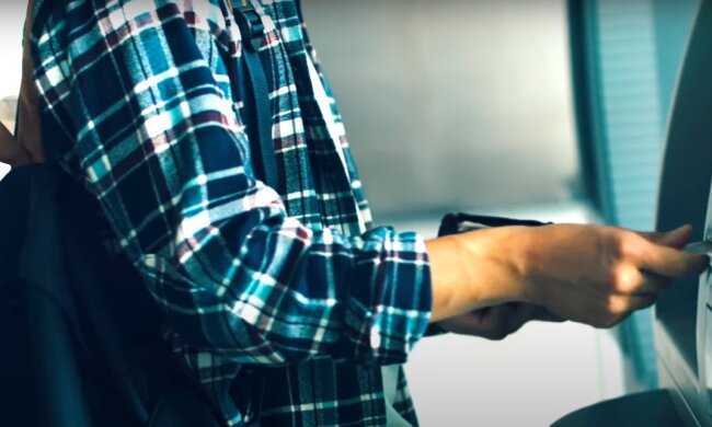 Банкомат Фото: YouTube, скрін