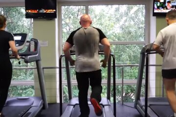 Занятия спортом. Фото: скриншот YouTube-видео