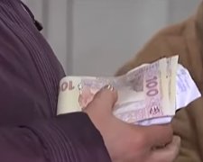 Украинцам рассказали, как будут платить пенсии во время карантина. Фото: скриншот YouTube