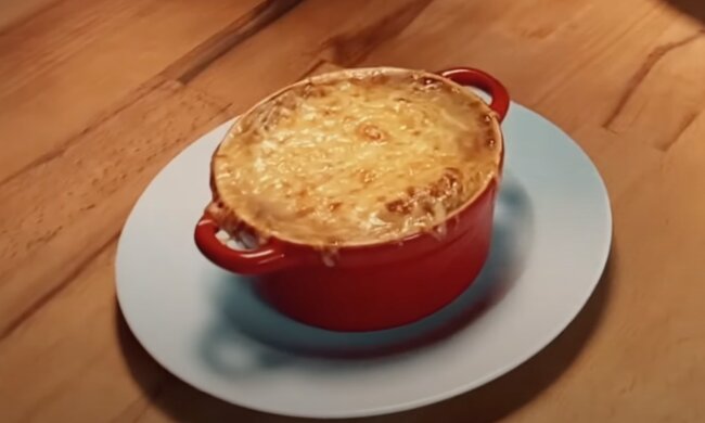 Луковый суп. Фото: скриншот YouTube