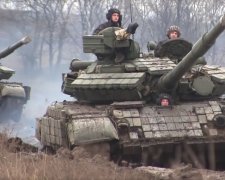 На Луганщине прошли испытания боевые машины, фото: скриншот с видео РБК-Украина